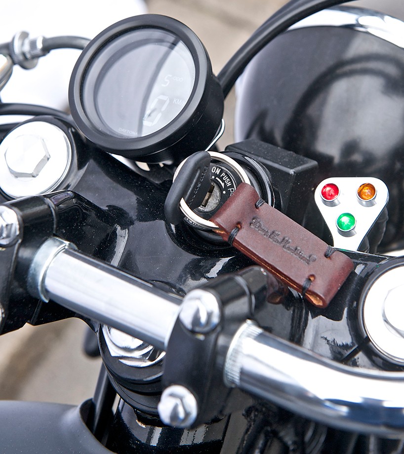 deus-ex-machina-the-red-pill-motorcycle-surfboard-designboom-09