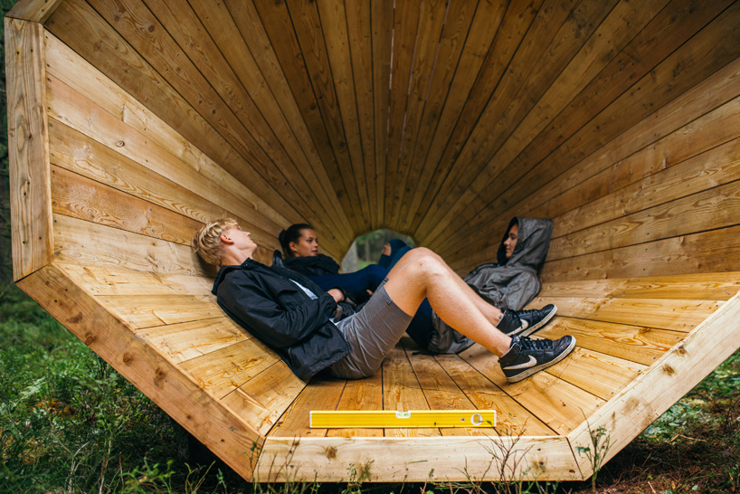 estonian-students-forest-megaphones-library-rooms-voru-county-designboom-01