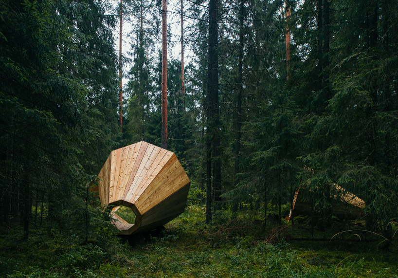 estonian-students-forest-megaphones-library-rooms-voru-county-designboom-09