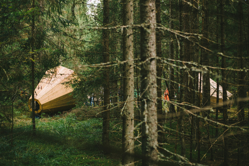 estonian-students-forest-megaphones-library-rooms-voru-county-designboom-15