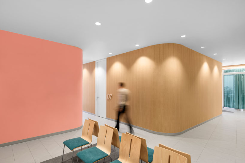 jean-lessard-architects-uniprix-pharmacy-montreal-designboom-02