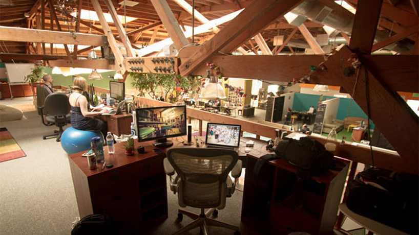 kelly-robinson-interview-couchsurfing-office-designboom-02