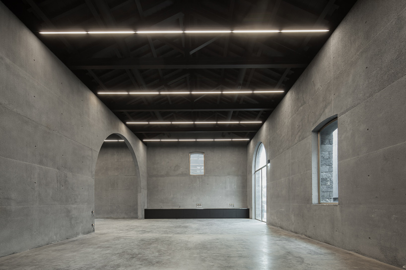 menos e mais arquitectos arquipelago contemporary arts centre azores portugal designboom