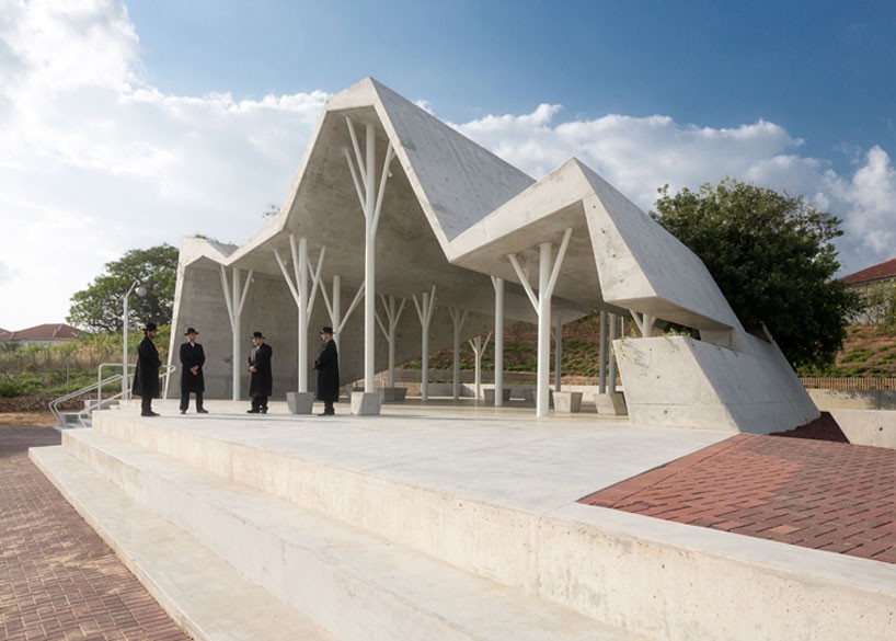 ron-shenkin-studio-open-sided-shelter-pardesia-isreal-designboom-01