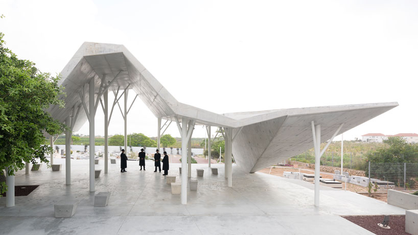ron-shenkin-studio-open-sided-shelter-pardesia-isreal-designboom-02