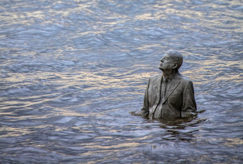 the-rising-tide-jason-decaires-taylor-london-designboom-09