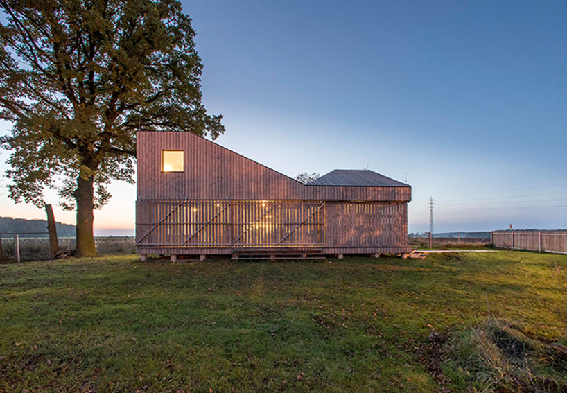 zilvar-house-ASGK-architects-czech-republic-designboom-02