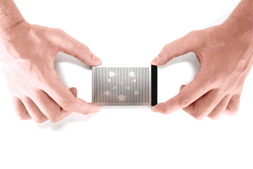 15_Nice_To_Meet_You_Card_Case_Silver_ORBIT_hands-animation