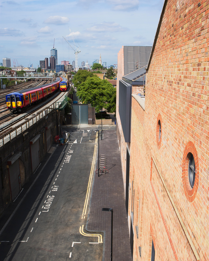 caruso st john damien hirst newport street gallery london designboom
