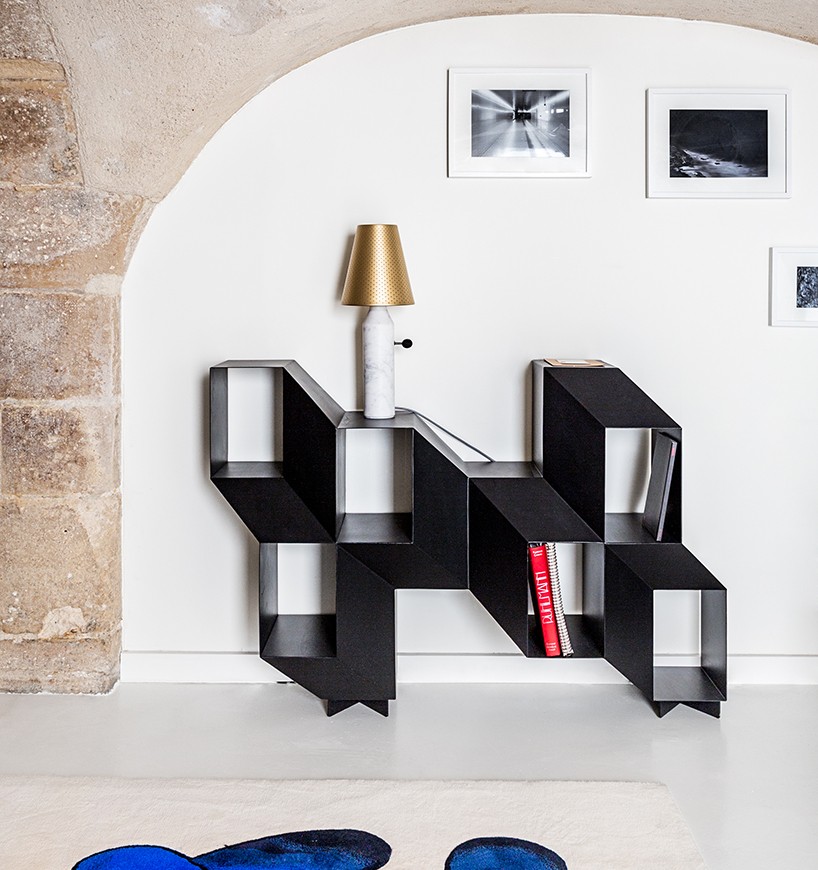 charles-kalpakian-rocky-bookshelves-designboom-03