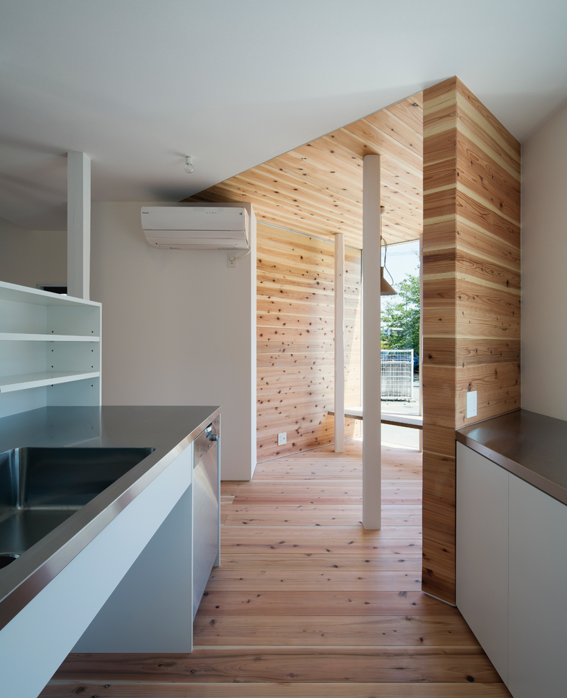 container-design-tokushima-hako-megane-house-japan-designboom-02