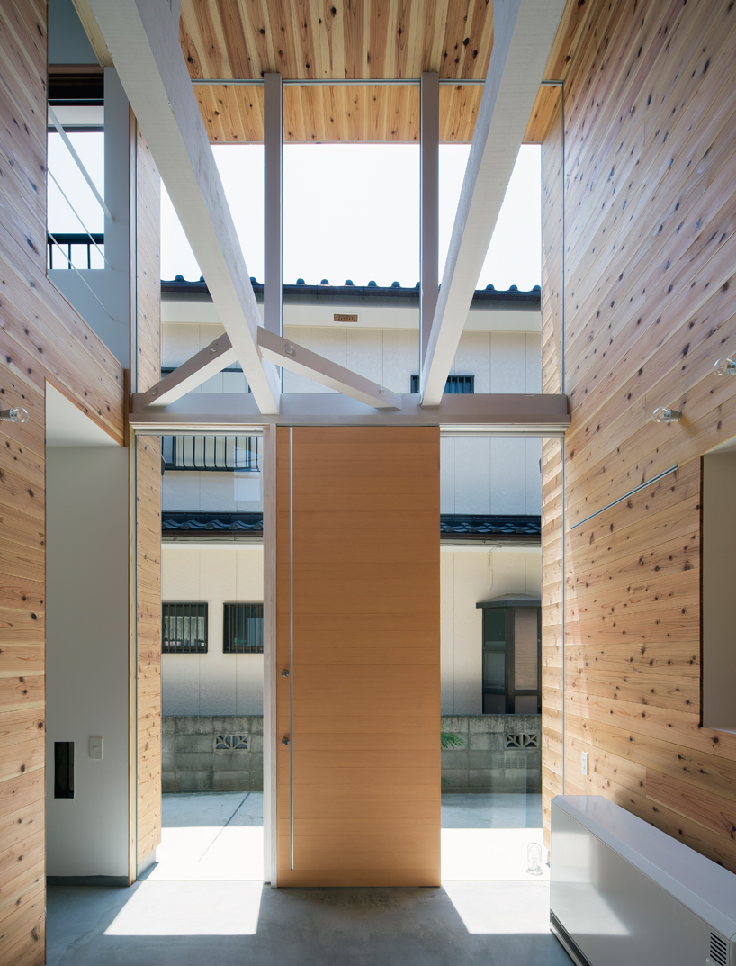 container-design-tokushima-hako-megane-house-japan-designboom-02