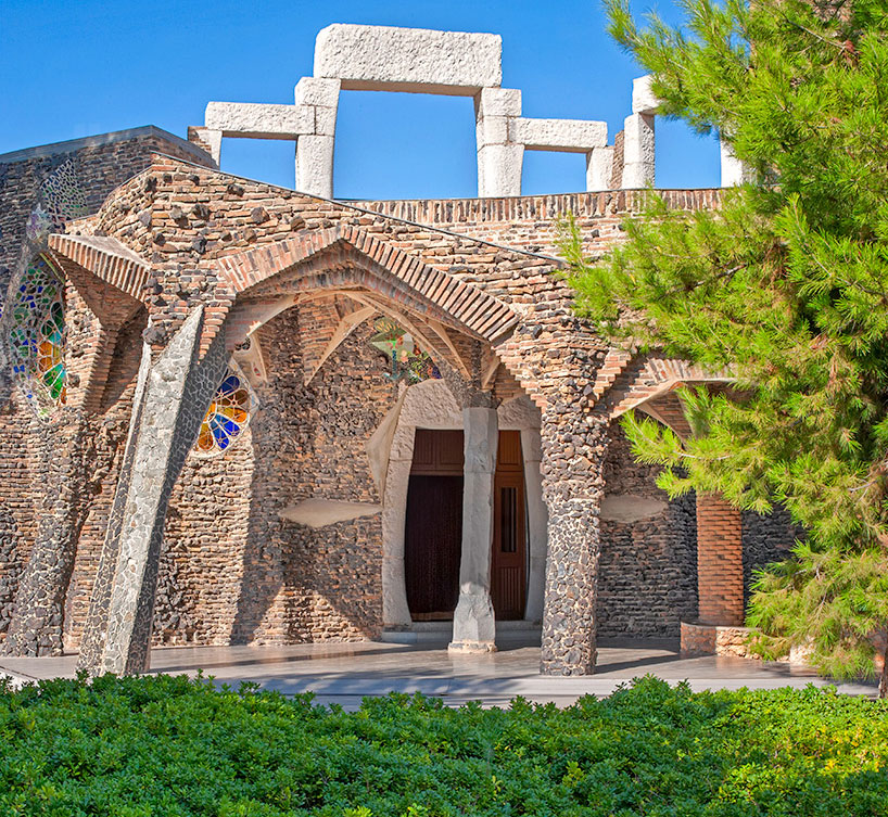 david cardelús gaudi crypt colonia guell designboom