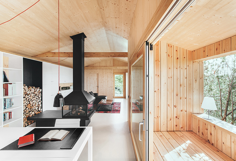 dom-arquitectura-wood-studio-house-sant-cugat-designboom-02