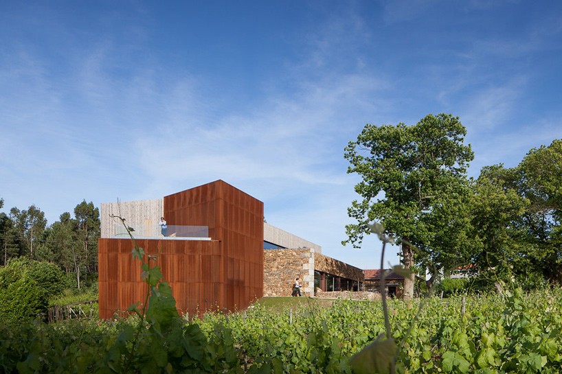 fcc arquitectura paulo lobo monverde wine experience hotel portugal designboom