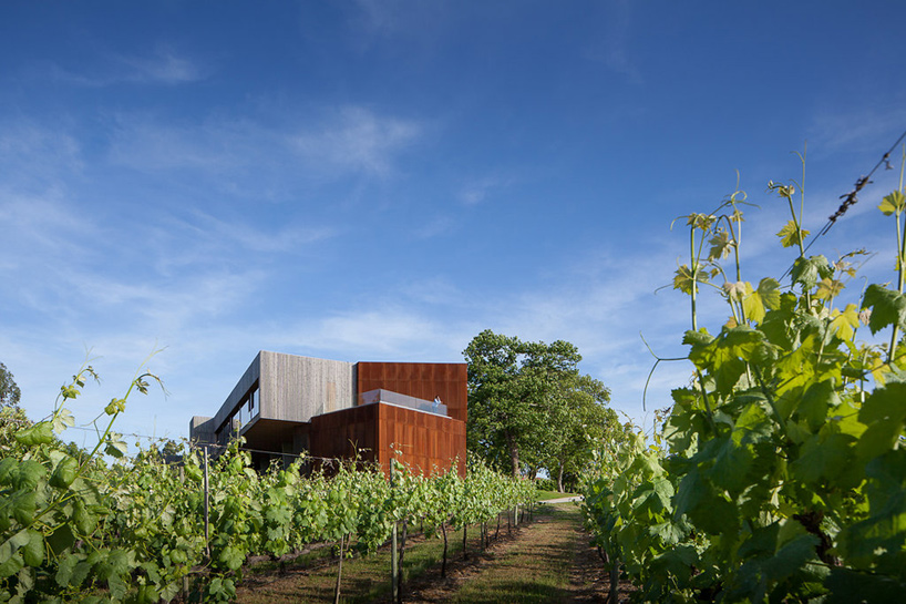 fcc arquitectura paulo lobo monverde wine experience hotel portugal designboom
