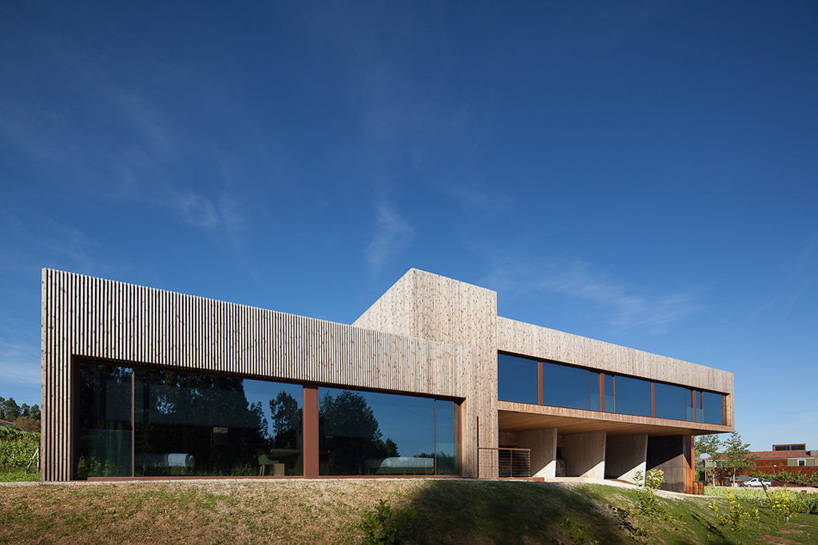fcc arquitectura paulo lobo monverde wine experience hotel portugal designboom