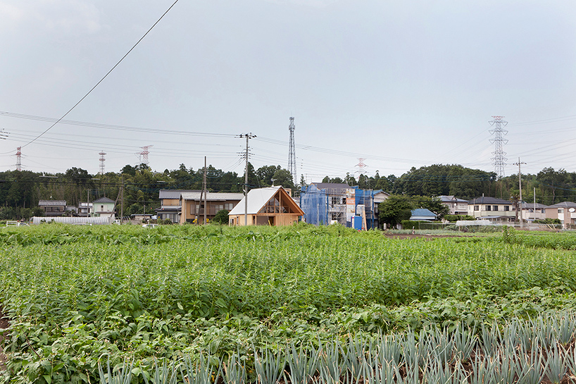 hidetoshi sawa tailored design lab a gabled roof in kawagoe japan designboom