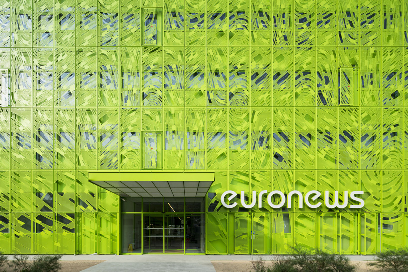 jakob macfarlane green cube euronews headquarters lyon confluence france designboom