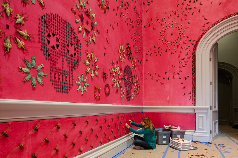 jennifer-angus-smithsonian-american-art-museum-renwick-gallery-in-the-midnight-garden-designboom-03