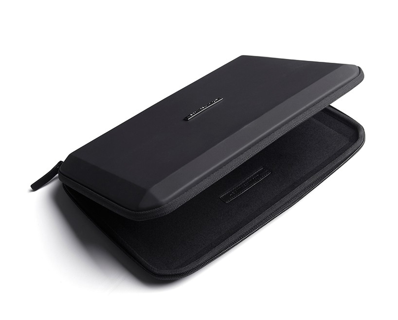 united-nude-stealth-sleeve-designboom-04