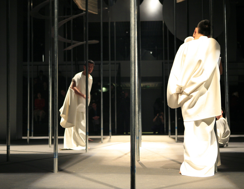 yung-ho-chang-stage-and-costume-design-for-seven-sages-in-the-bamboo-grove-designboom-13