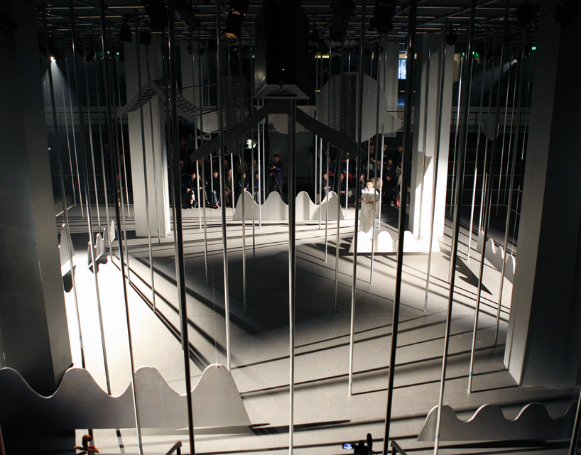 yung-ho-chang-stage-and-costume-design-for-seven-sages-in-the-bamboo-grove-designboom-15