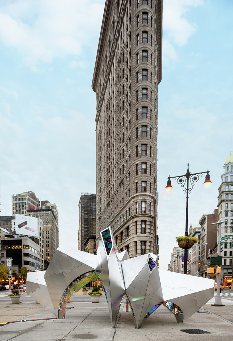 SOFTlab-nova-flatiron-holiday-installation-new-york-city-designboom-017