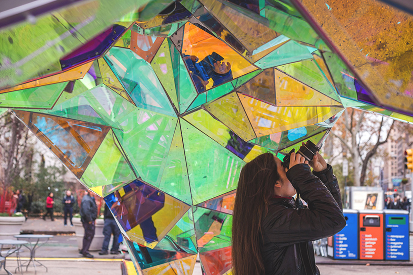 SOFTlab-nova-flatiron-holiday-installation-new-york-city-designboom-02