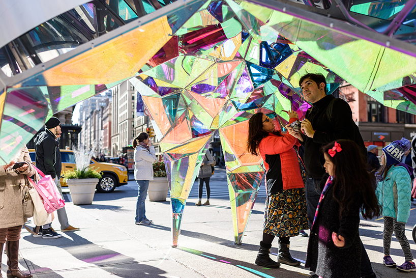 SOFTlab-nova-flatiron-holiday-installation-new-york-city-designboom-03