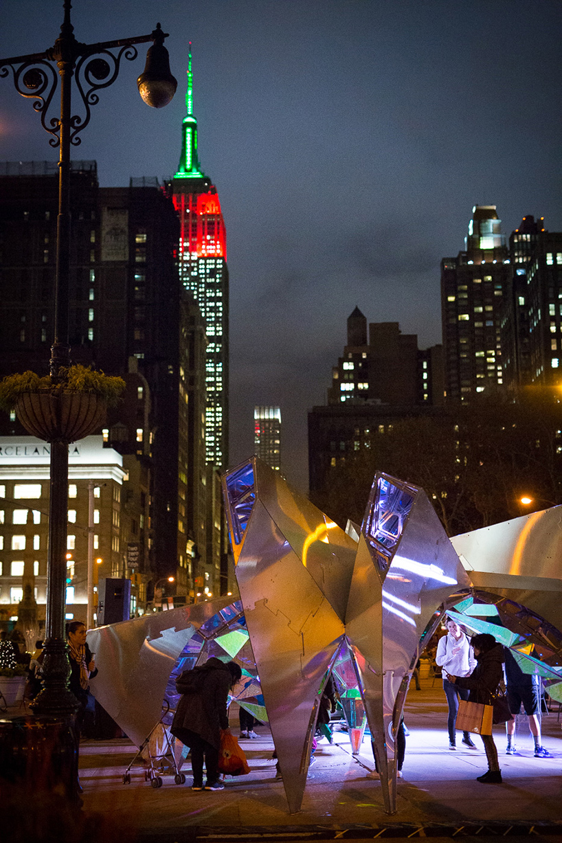 SOFTlab-nova-flatiron-holiday-installation-new-york-city-designboom-06