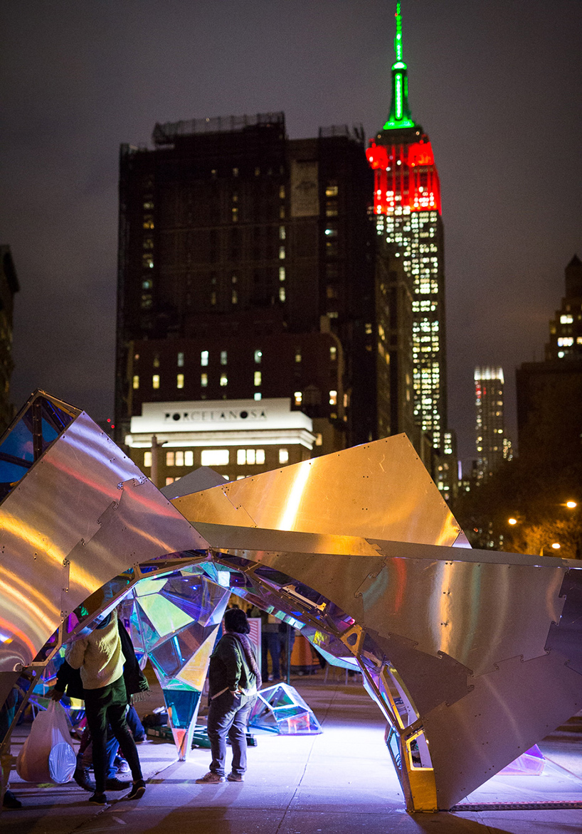 SOFTlab-nova-flatiron-holiday-installation-new-york-city-designboom-07