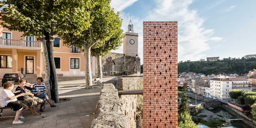 carles-enrich-architecture-gironella-spain-elevator-designboom-02