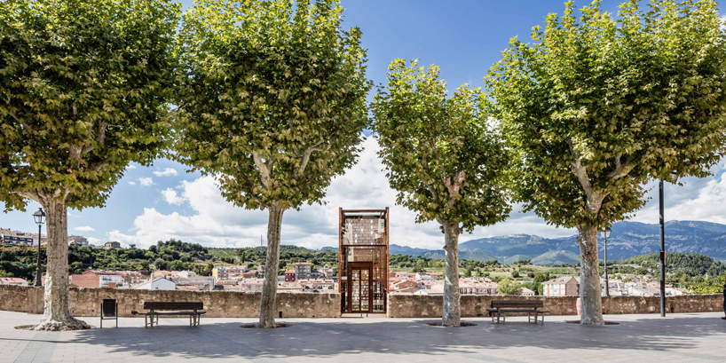carles-enrich-architecture-gironella-spain-elevator-designboom-02