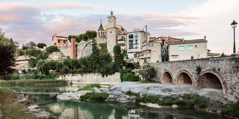 carles-enrich-architecture-gironella-spain-elevator-designboom-02