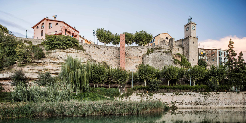 carles-enrich-architecture-gironella-spain-elevator-designboom-02