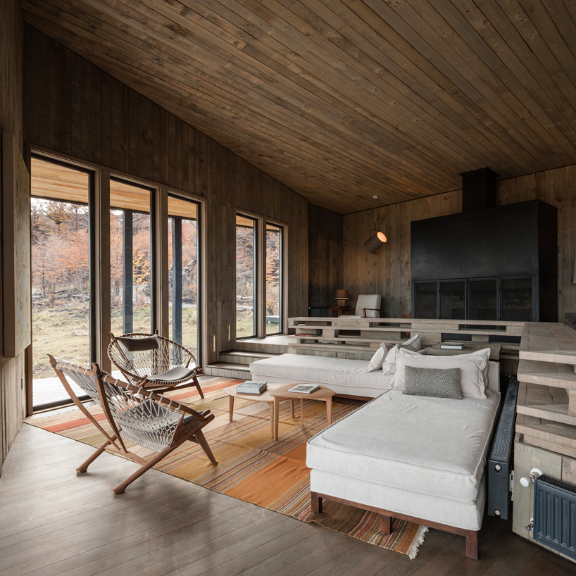 felipe-assadi-arquitectos-awasi-patagonia-chile-designboom-02