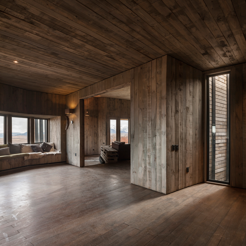 felipe-assadi-arquitectos-awasi-patagonia-chile-designboom-02