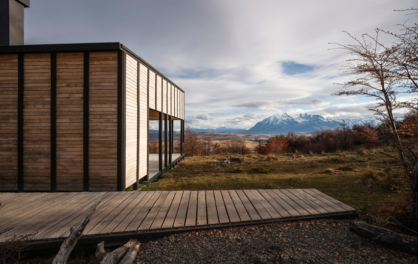 felipe-assadi-arquitectos-awasi-patagonia-chile-designboom-02