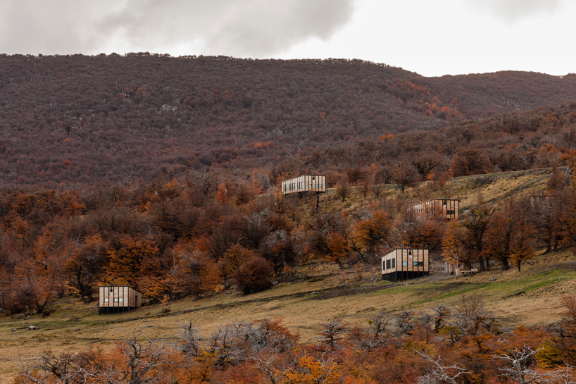 felipe-assadi-arquitectos-awasi-patagonia-chile-designboom-02