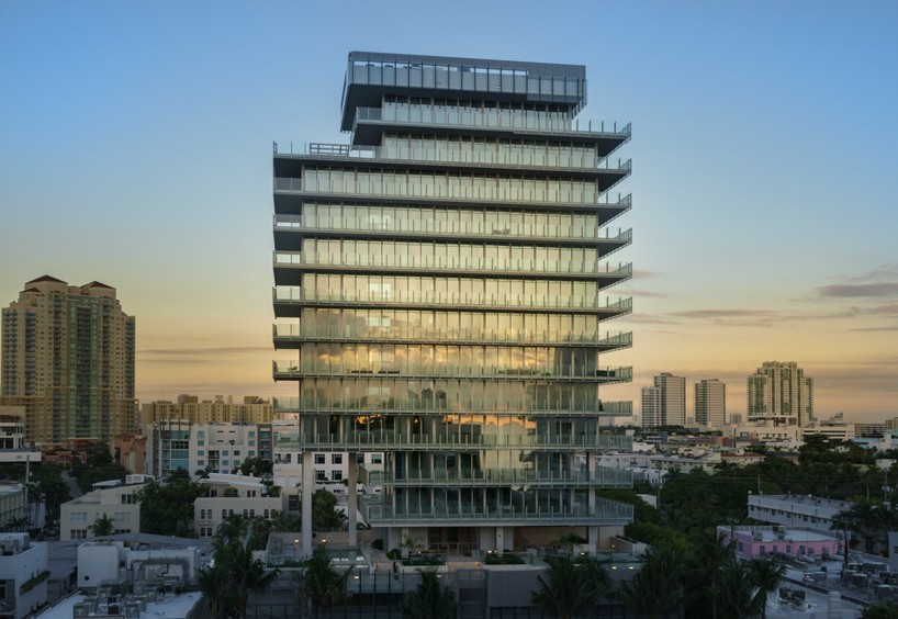 rene-gonzalez-architect-glass-residence-tower-miami-designboom-01