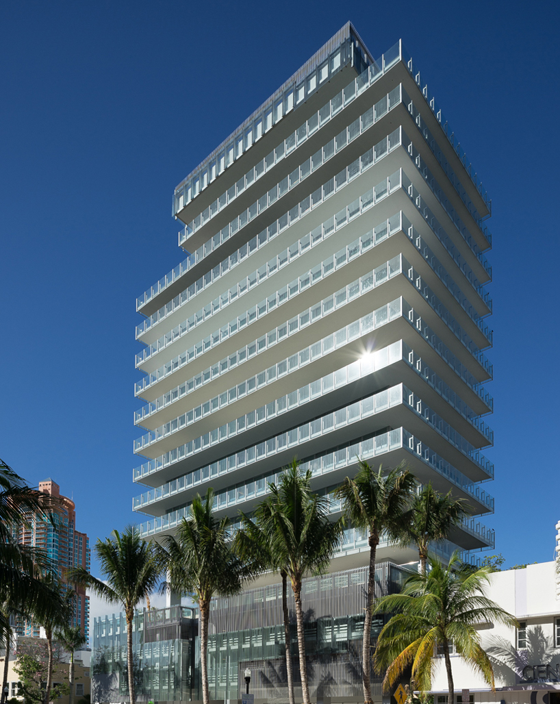 rene-gonzalez-architect-glass-residence-tower-miami-designboom-02