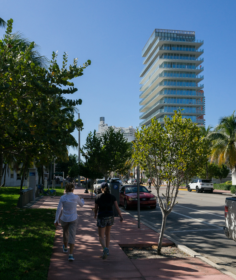 rene-gonzalez-architect-glass-residence-tower-miami-designboom-02