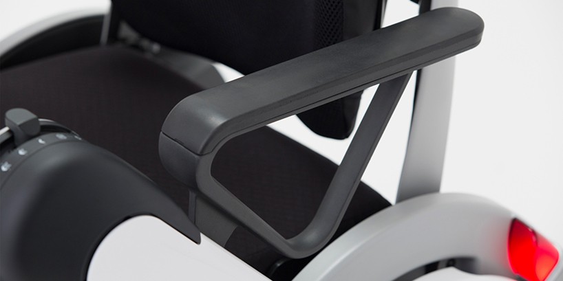 whill-personal-mobility-wheell-chair-designboom-02