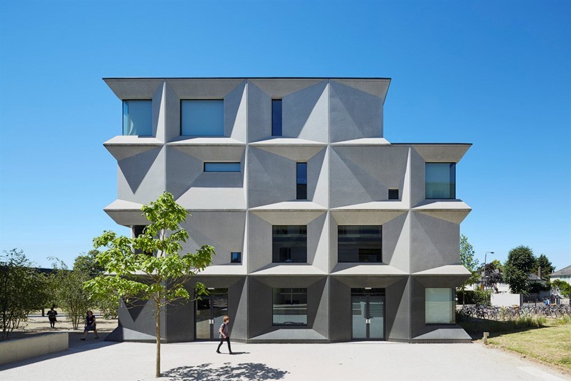allford-hall-monaghan-morris-burntwood-school-wandsworth-designboom-01-818x545