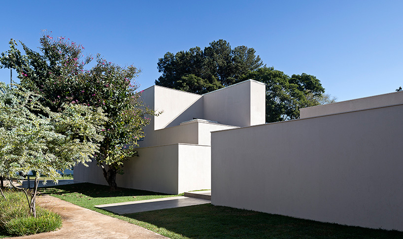 bloco arquitetos panieira house brazil designboom
