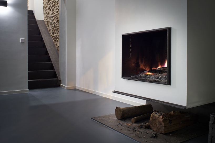 cut-architectures-glass-and-walnut-loft-paris-designboom-02