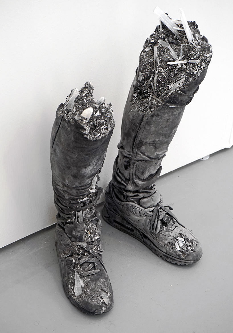 daniel-arsham-baro-galeria-untitled-art-fair-miami-designboom-011