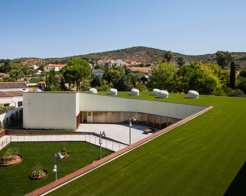fernando suarez corchete municipal indoor swimming pool constantina seville designboom
