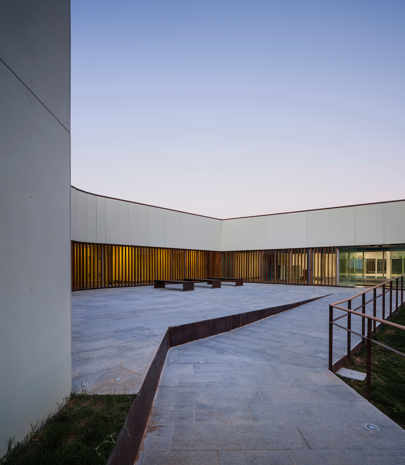 fernando suarez corchete municipal indoor swimming pool constantina seville designboom